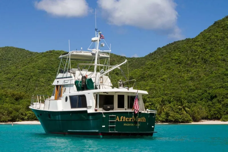Slide: The Image of 48' Hatteras port aft profile2 - 4900516