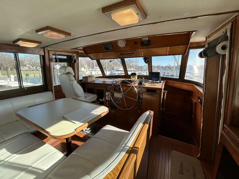 Slide: The Image of 48' Hatteras pilothouse forward - 4900496