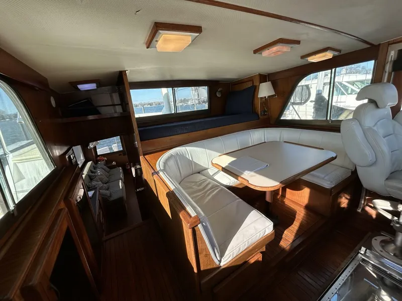 Slide: The Image of 48' Hatteras pilothouse aft - 4900490