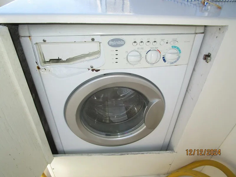 Slide: The Image of 48' Hatteras washer-dryer - 4900550