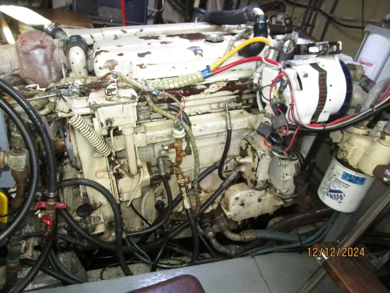Slide: The Image of 48' Hatteras port main engine - 4900517