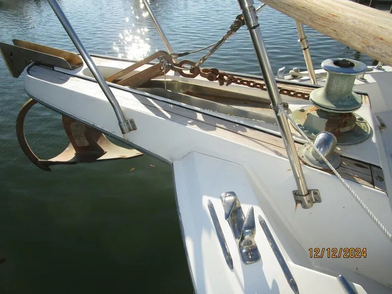 Slide: The Image of 48' Hatteras anchor - 4900448