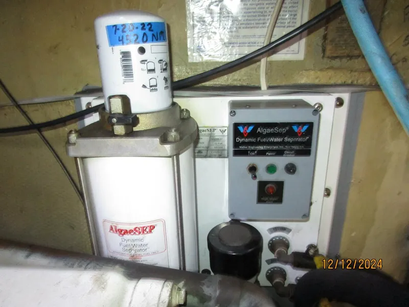 Slide: The Image of 48' Hatteras fuel polishing system - 4900446