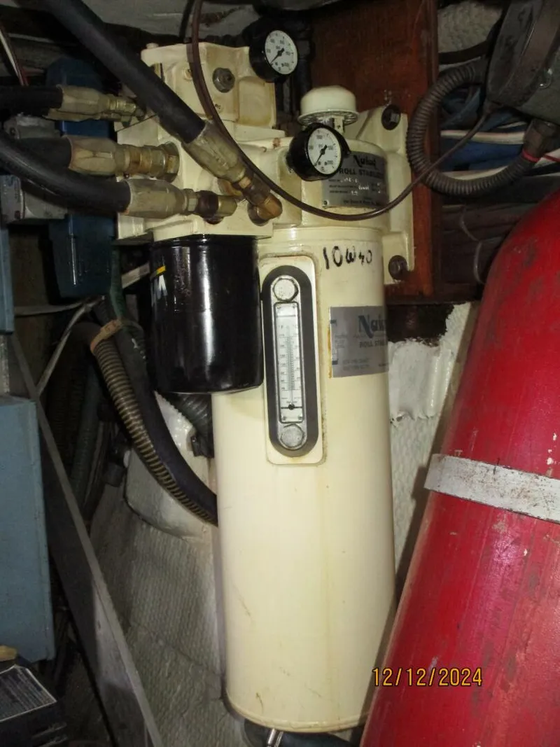 Slide: The Image of 48' Hatteras stabilizer system - 4900536