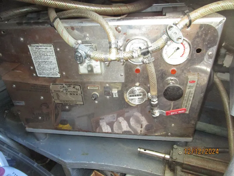 Slide: The Image of 48' Hatteras watermaker - 4900552