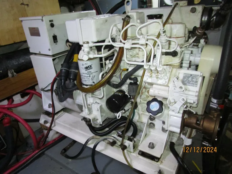 Slide: The Image of 48' Hatteras generator1 - 4900474