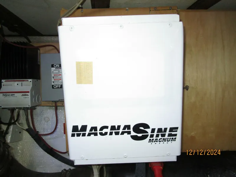 Slide: The Image of 48' Hatteras inverter - 4900480