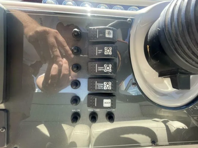 Slide: The Image of Monterey 322 Cruiser 2005 - 5592292