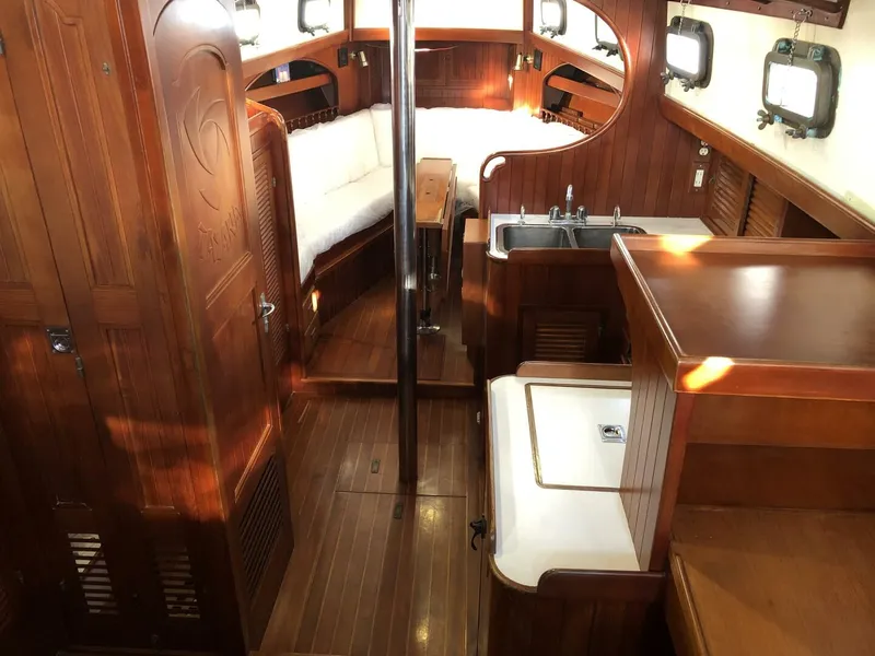 Slide: The Image of Tayana Mariner 36 1987 - 4903861