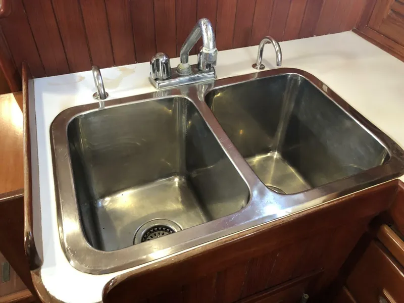 Slide: The Image of Tayana Mariner 36 1987 - 4903868