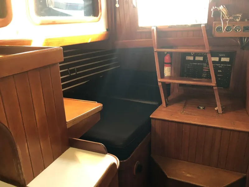 Slide: The Image of Tayana Mariner 36 1987 - 4903874