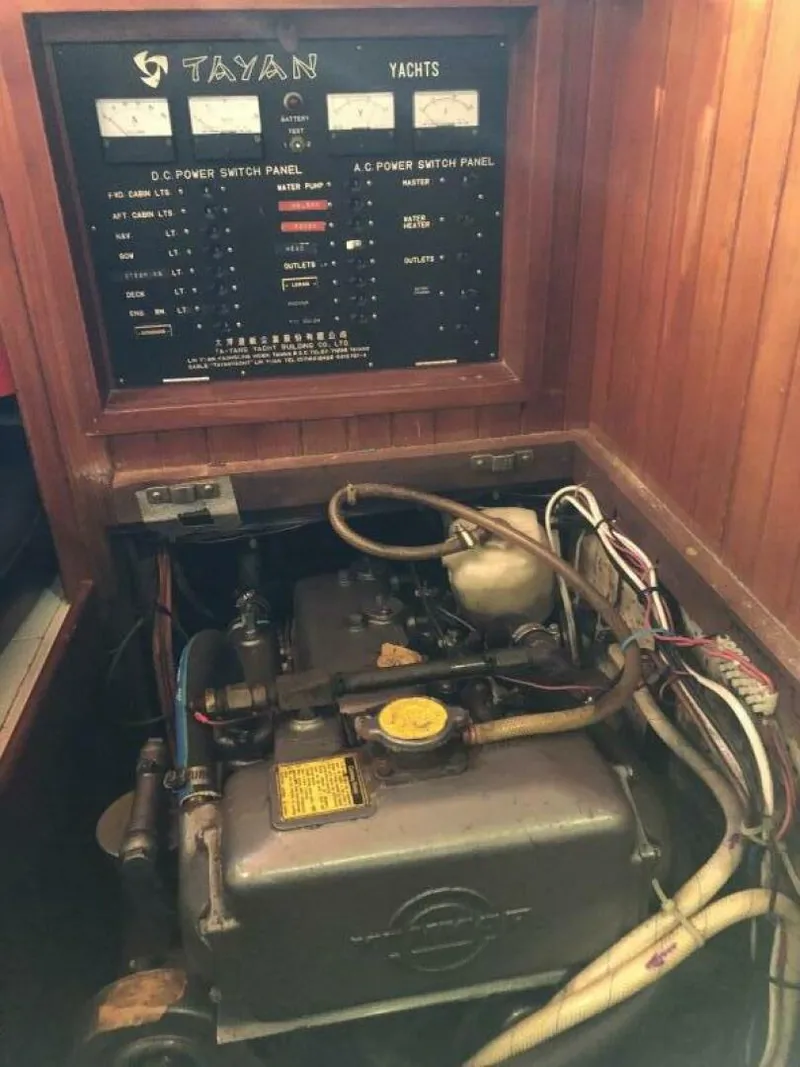 Slide: The Image of Tayana Mariner 36 1987 - 4903877