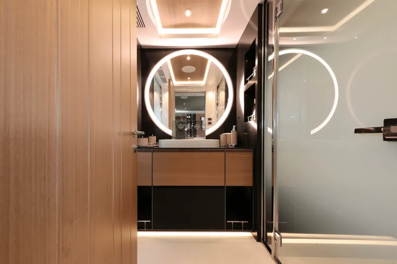 Slide: The Image of Ocean Alexander 35P 2025 - 5025405