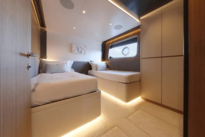 Slide: The Image of Ocean Alexander 35P 2025 - 5025399