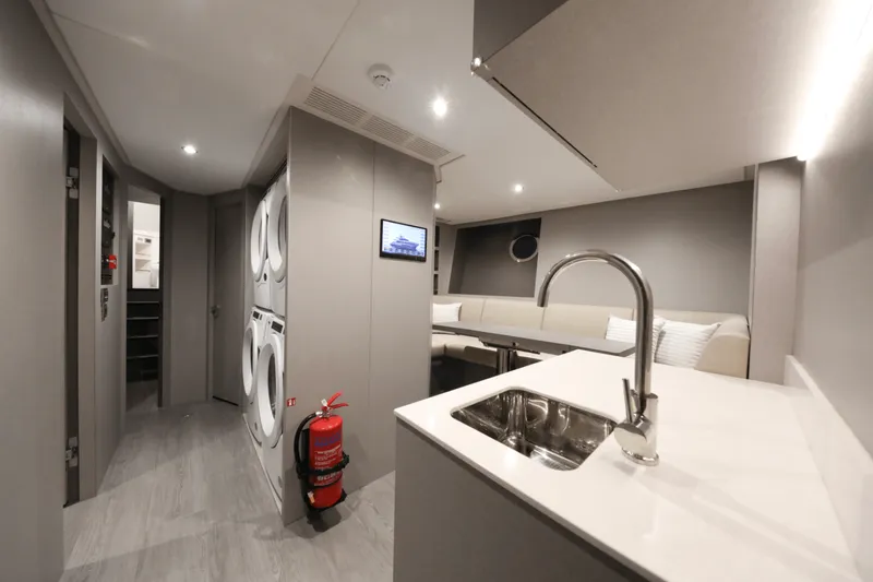 Slide: The Image of Ocean Alexander 35P 2025 - 5025438