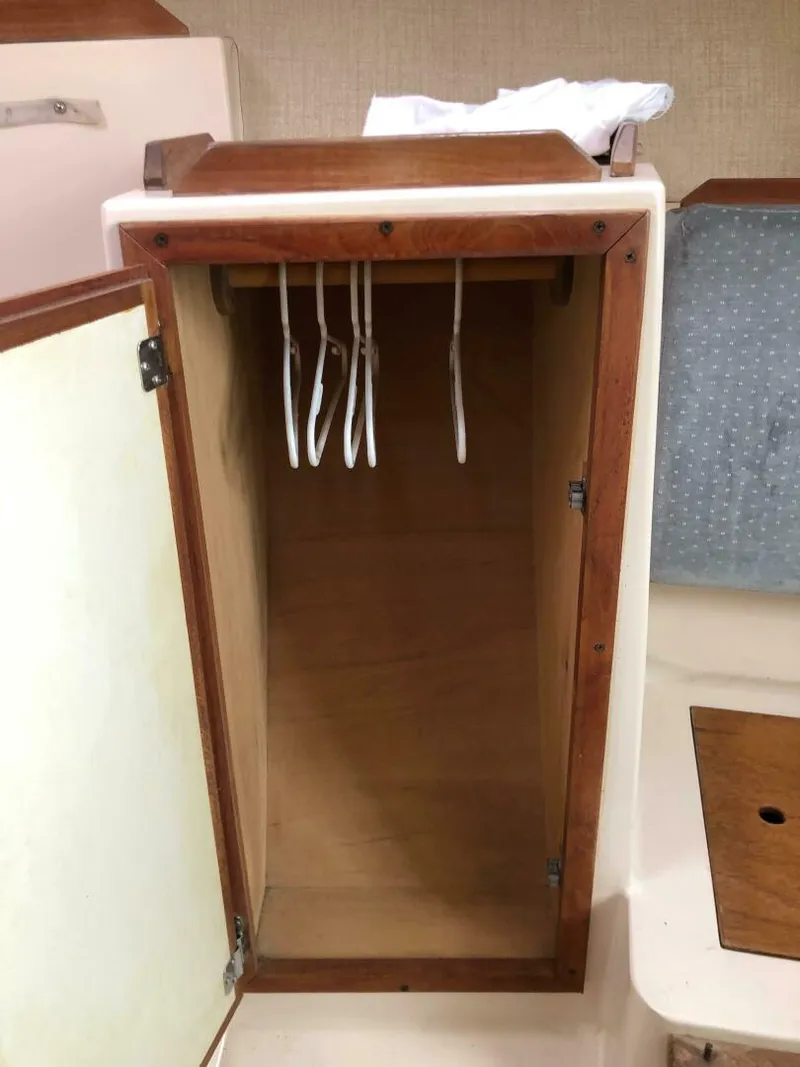 Slide: The Image of Shannon Brendan 28 1990 - 4907396