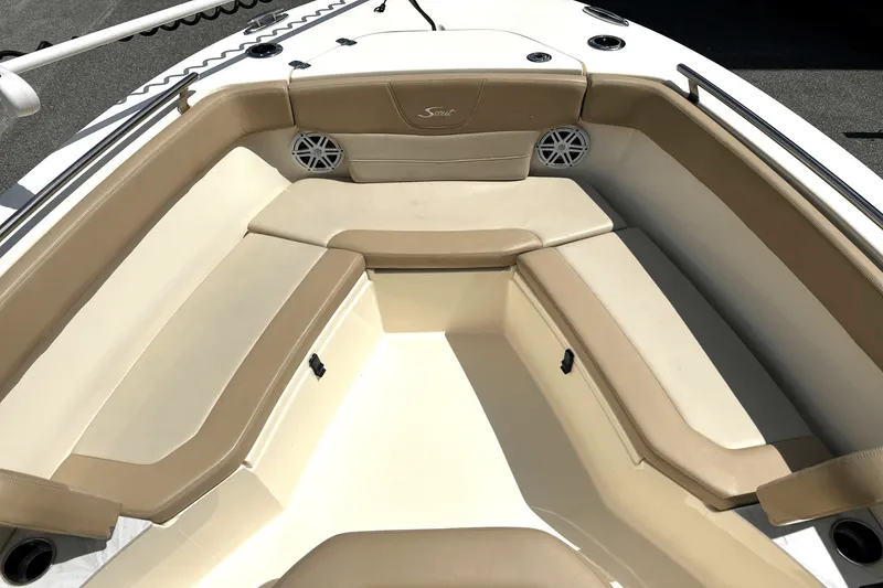 Slide: The Image of Scout 240 XSF 2023 - 17