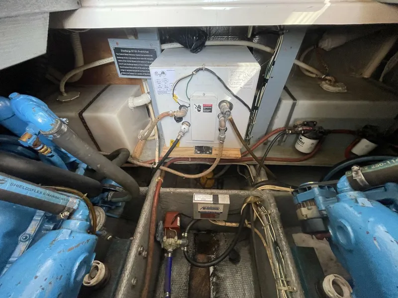 Slide: The Image of Silverton 37 Convertible 1989 - 5842670