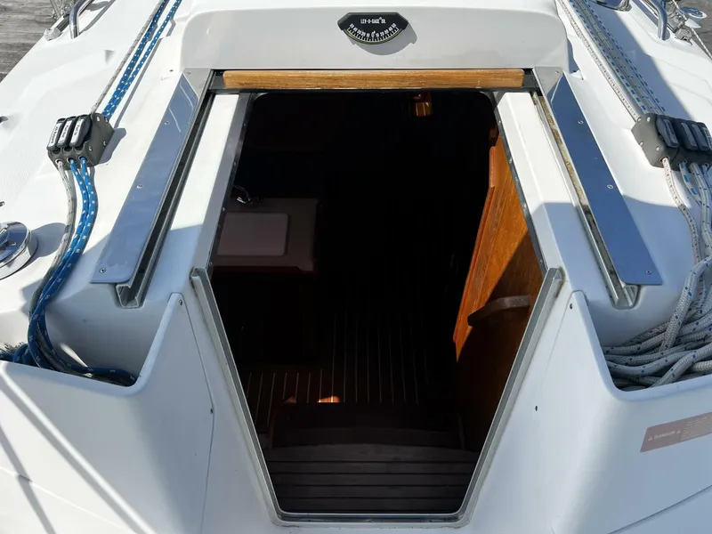 Slide: The Image of Hunter 33 2004 - 4909580