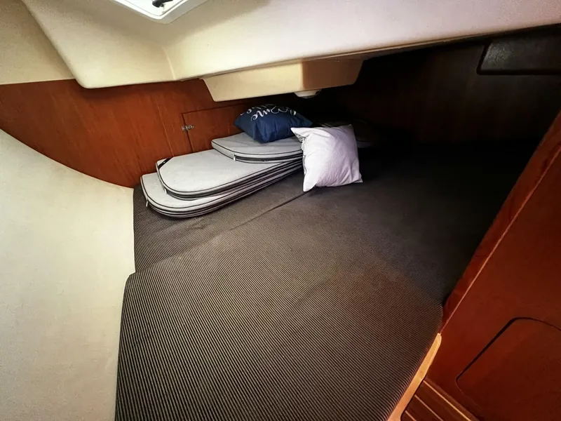 Slide: The Image of Hunter 33 2004 - 4909586