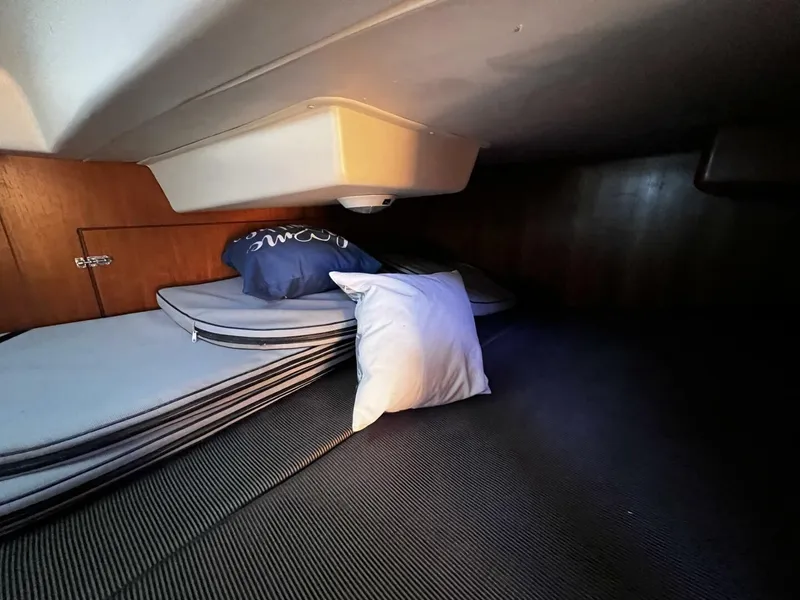 Slide: The Image of Hunter 33 2004 - 4909587