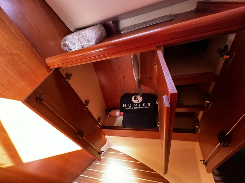 Slide: The Image of Hunter 33 2004 - 4909590