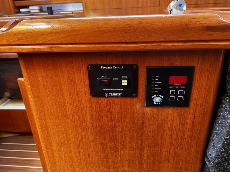 Slide: The Image of Hunter 33 2004 - 4909602