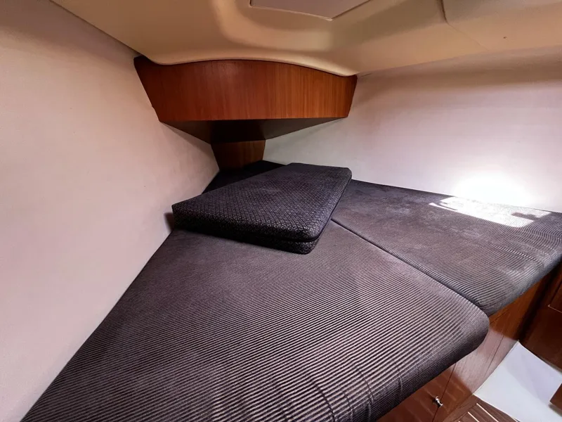 Slide: The Image of Hunter 33 2004 - 4909613