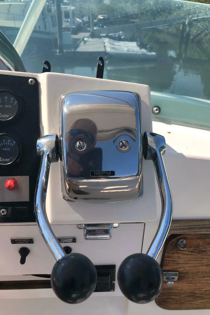 Slide: The Image of Bertram 28 Flybridge Cruiser 1979 - 4910763