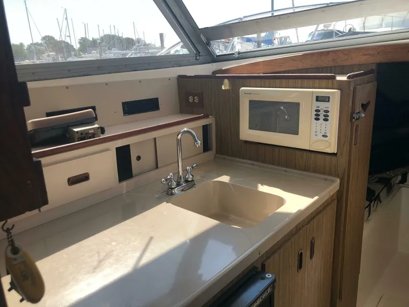 Slide: The Image of Bertram 28 Flybridge Cruiser 1979 - 4910772