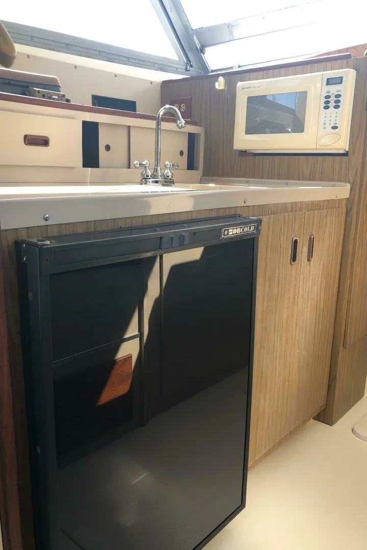 Slide: The Image of Bertram 28 Flybridge Cruiser 1979 - 4910784