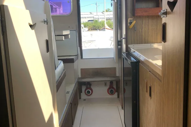 Slide: The Image of Bertram 28 Flybridge Cruiser 1979 - 4910787