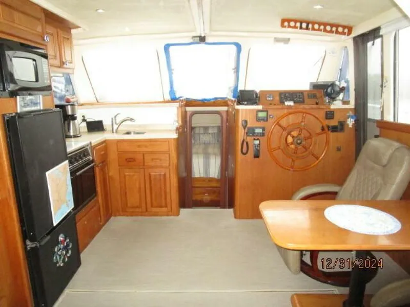 Slide: The Image of 39' Mainship salon forward - 4911743
