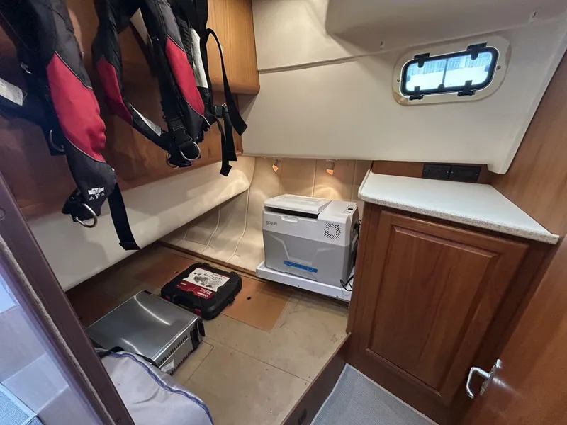 Slide: The Image of 39' Mainship guest stateroom - 4911717