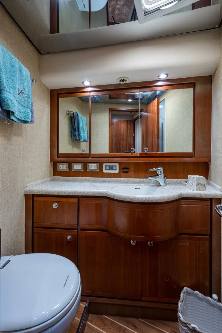 Slide: The Image of Bertram 57 NINE - Master Stateroom Head 2008 Bertram 57 570 NINE - 4913101