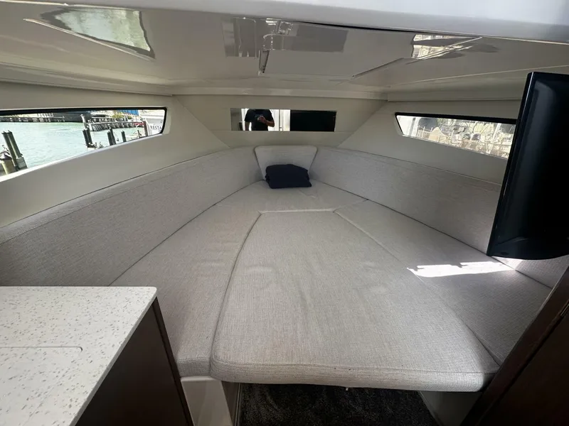 Slide: The Image of Jeanneau 9.0 Leader 2024 - 5141398