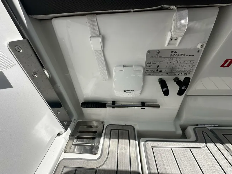 Slide: The Image of Jeanneau 9.0 Leader 2024 - 5141441