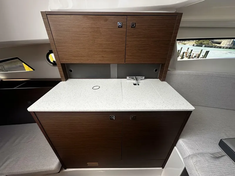 Slide: The Image of Jeanneau 9.0 Leader 2024 - 5141400