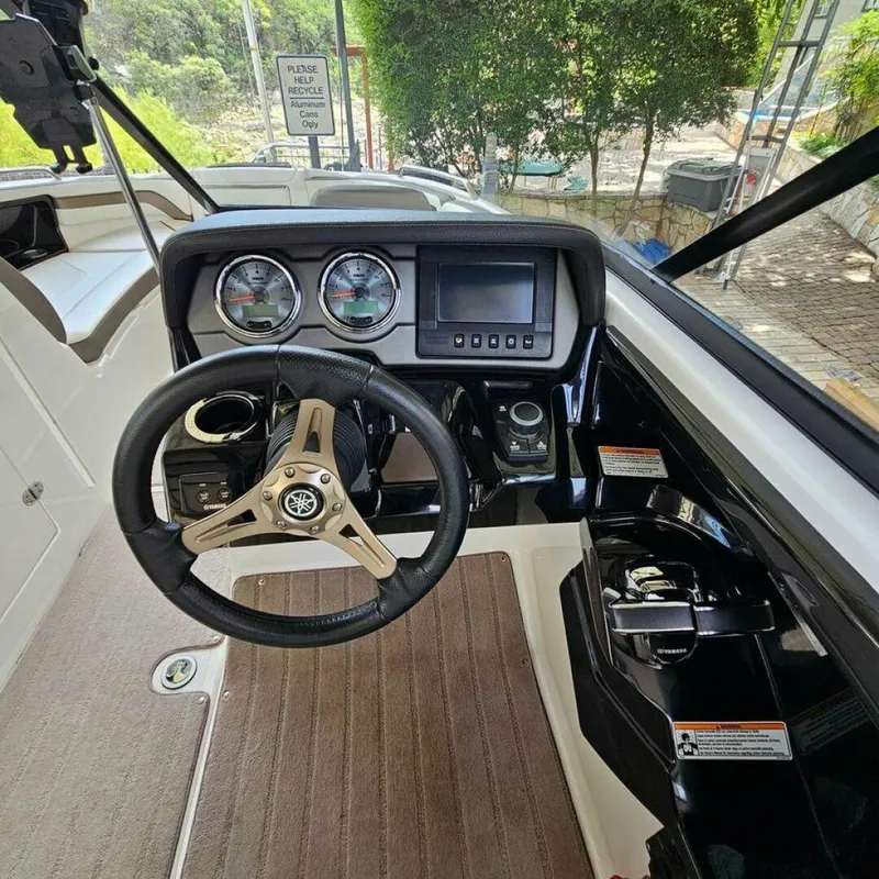 Slide: The Image of Yamaha 242 Limited E-Series 2016 - 4921678