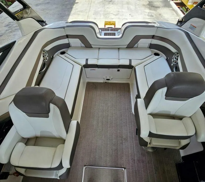 Slide: The Image of Yamaha 242 Limited E-Series 2016 - 4921679