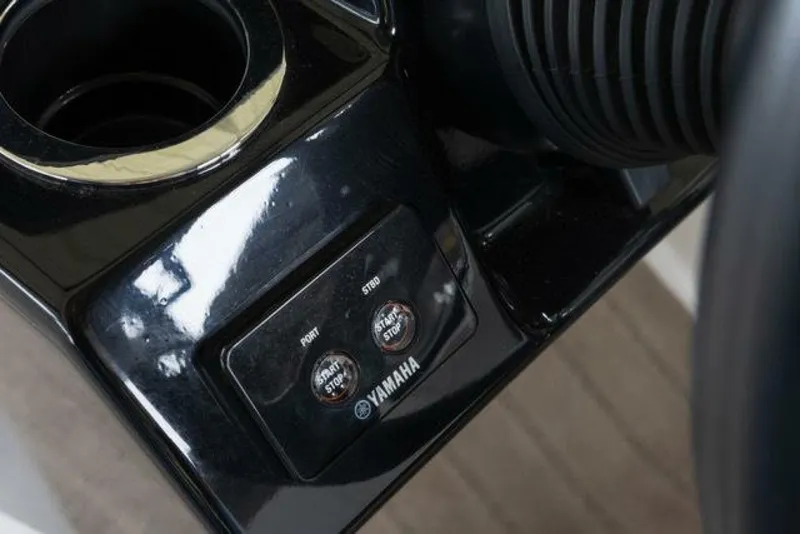 Slide: The Image of Yamaha 242 Limited E-Series 2016 - 5055200