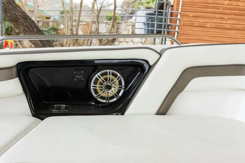 Slide: The Image of Yamaha 242 Limited E-Series 2016 - 5055208