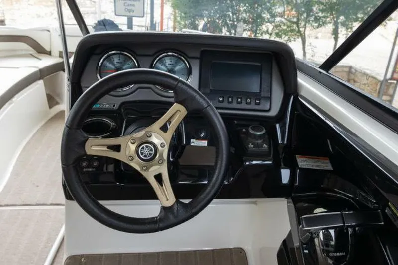 Slide: The Image of Yamaha 242 Limited E-Series 2016 - 5055211