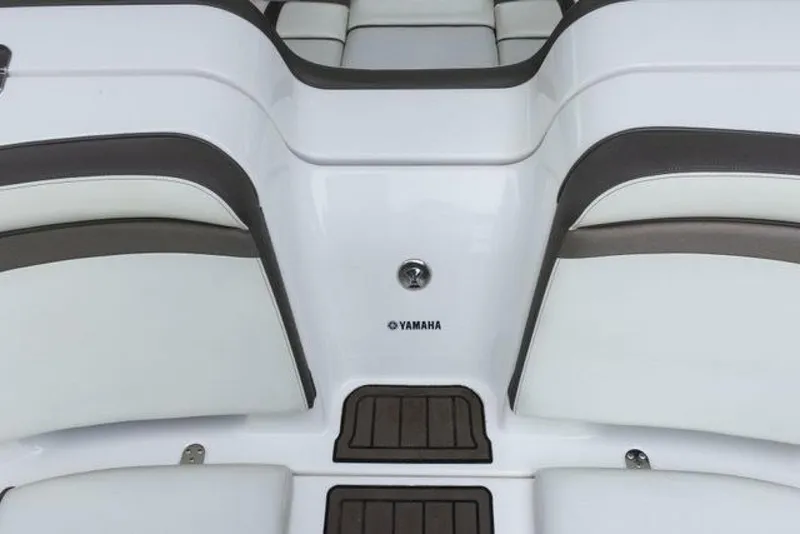 Slide: The Image of Yamaha 242 Limited E-Series 2016 - 5055221