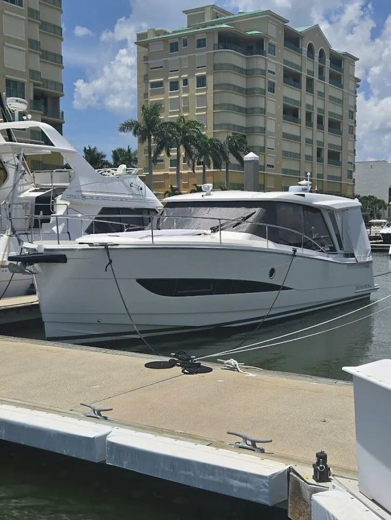 Slide: The Image of Greenline 39 Hybrid 2022 - 5456881