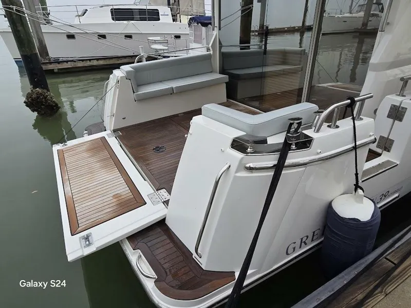 Slide: The Image of Greenline 39 Hybrid 2022 - 4920506