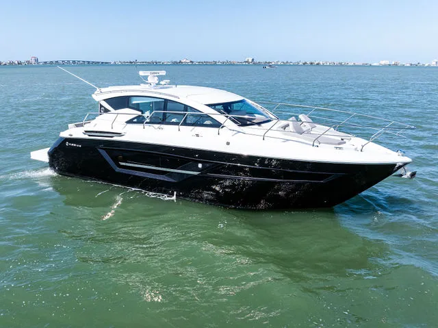 Slide: The Image of Cruisers Yachts 3372 2002 - 28