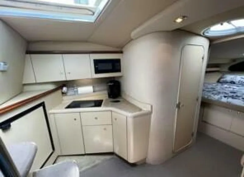 Slide: The Image of Cruisers Yachts 3372 2002 - 4920923