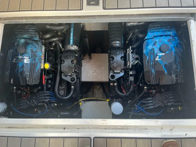 Slide: The Image of Cruisers Yachts 3372 2002 - 4920920