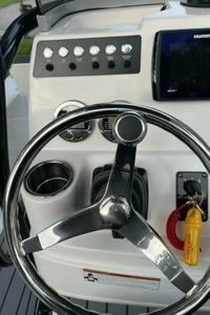 Slide: The Image of Robalo 20 2022 - 4962518